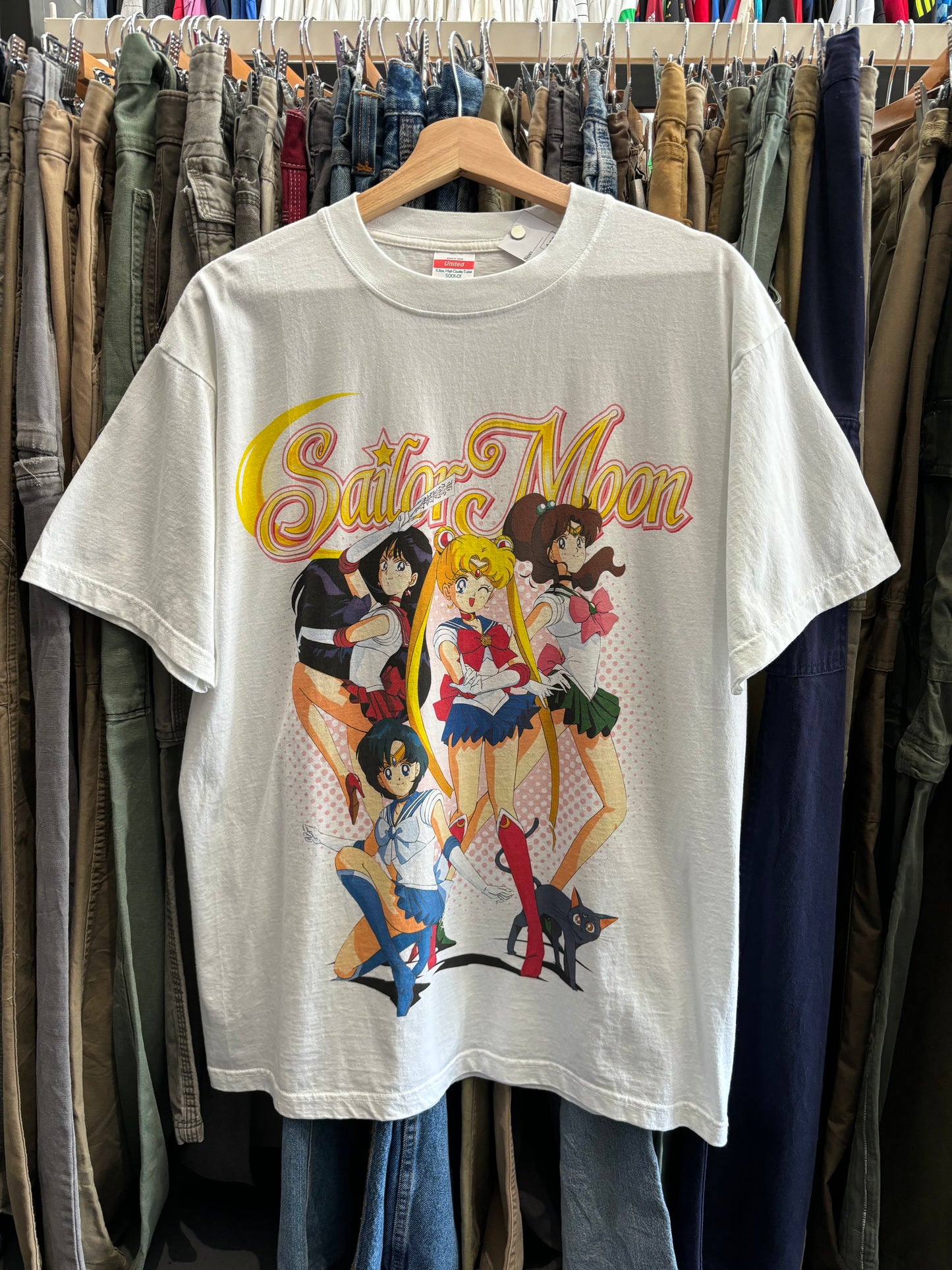 Sailor moon shirt size L